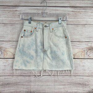Levi's Premium‎ Icon Jean Skirt Women's Size 23 Light Blue Wash Denim Rough Hem